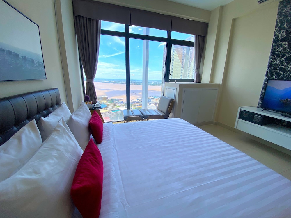 SUPERIOR, STUDIO, SUITE, KING BED, CITY VIEW