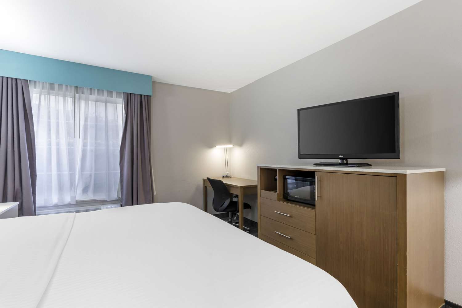 Suite, King Bed, Jetted Tub