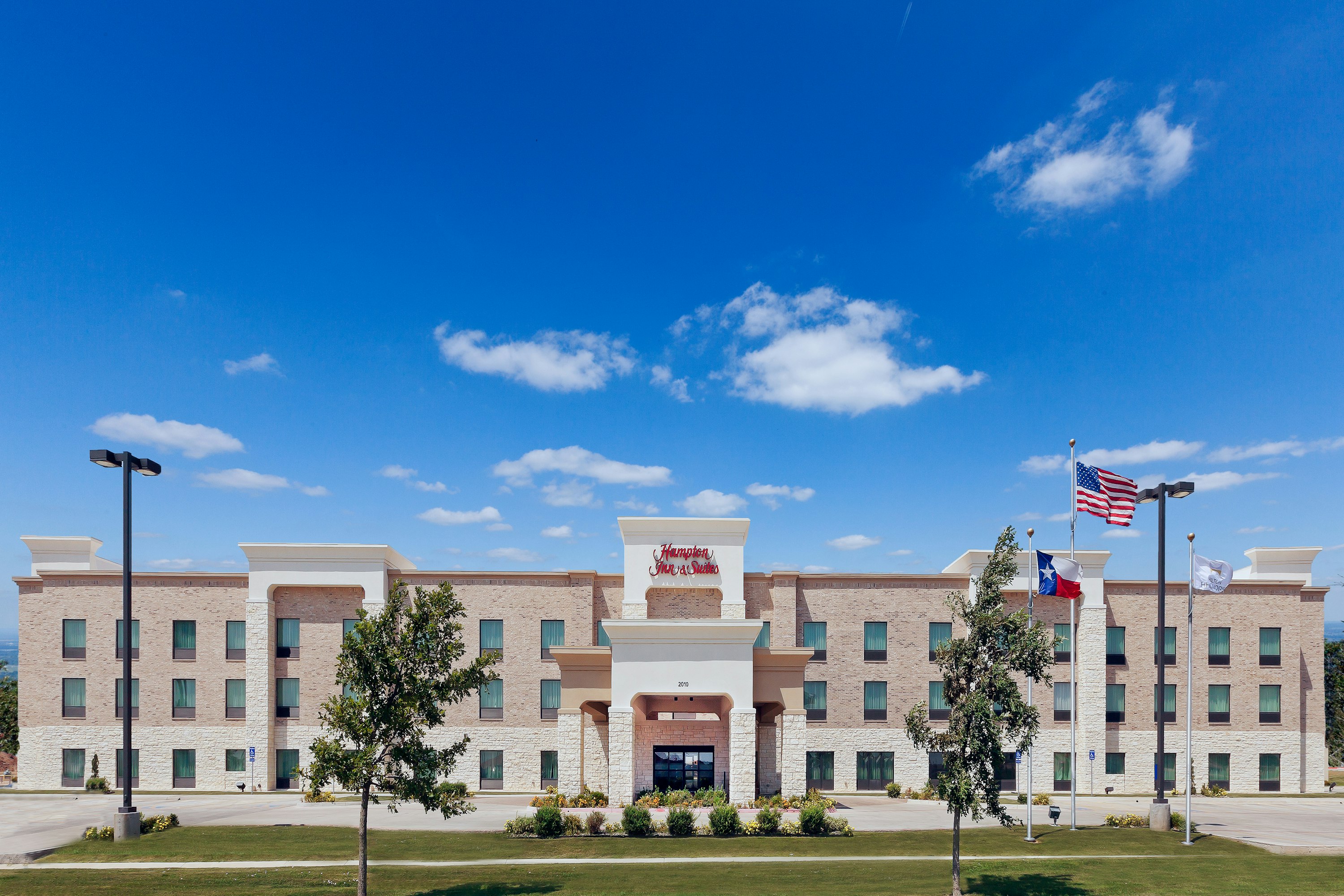 Hampton Inn and Suites Dumas 2/12