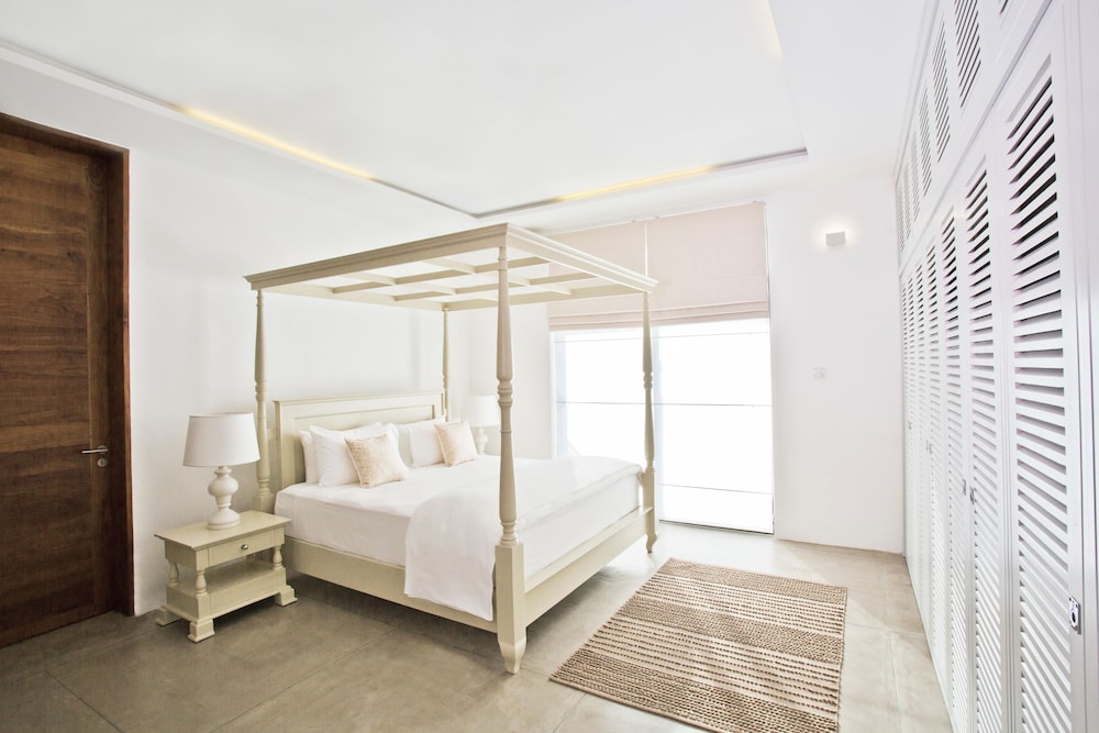 Sante Villa 12/50