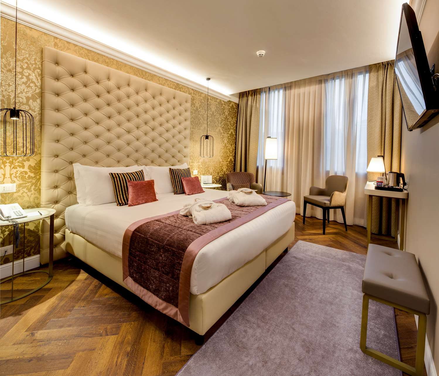 Super, Canal, Queen Bed، CHC Continental, BW Premier Collection 3/3