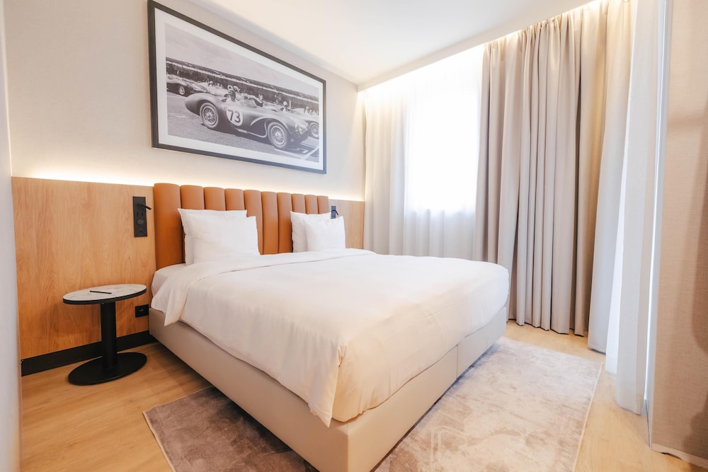 1 Bedroom, Suite, Balcony