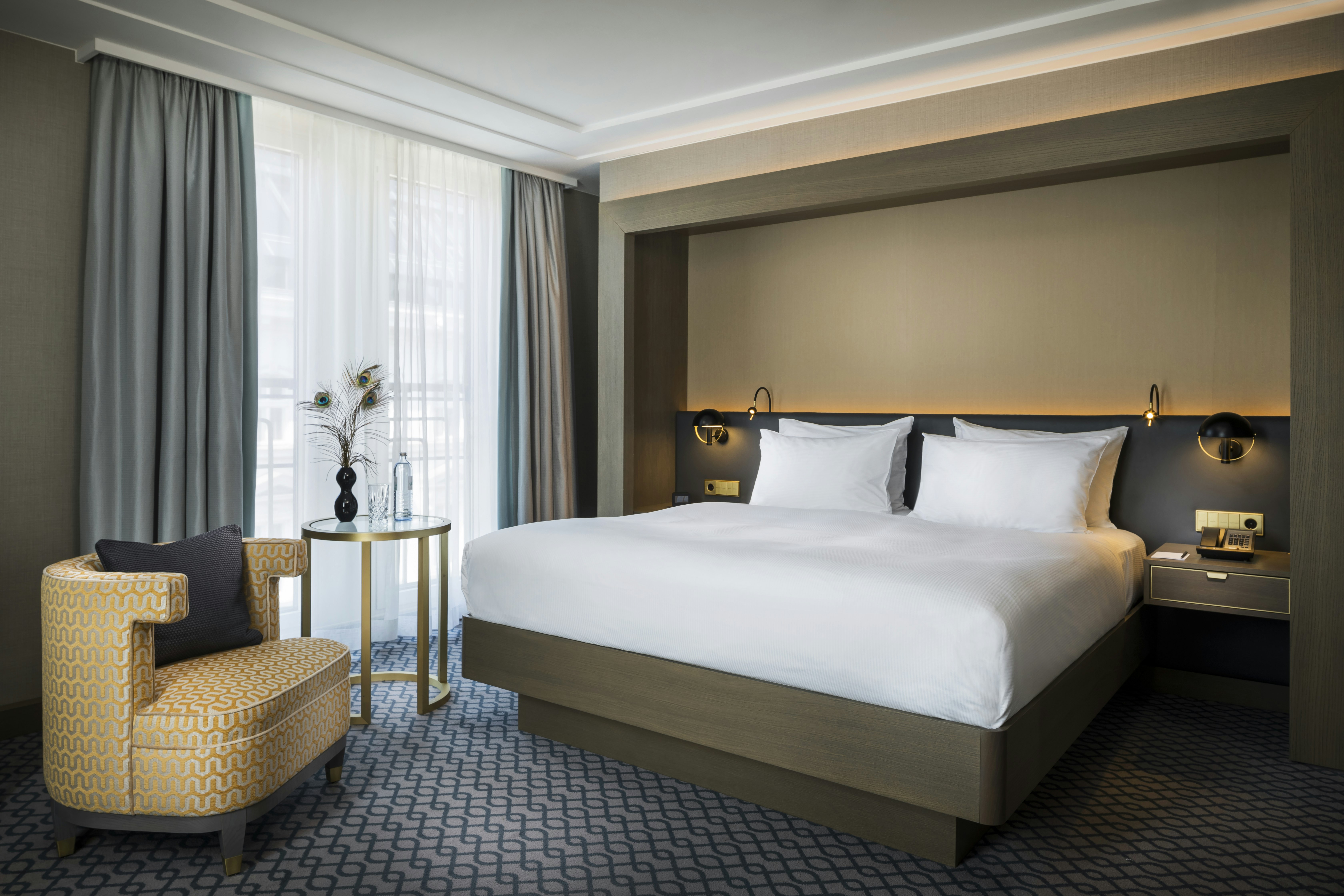 ROOM, KING BED