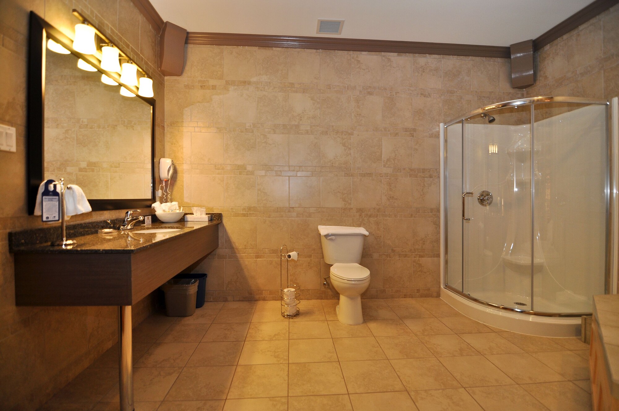 جناح بسرير كينج مع أريكة بمنطقة جلوس، Best Western Plus Liverpool Hotel & Conference Centre 7/7