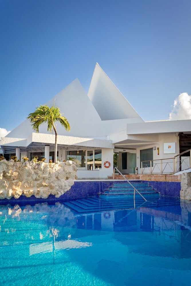 Sunset Marina Resort & Yacht Club All Inclusive in CANCUN