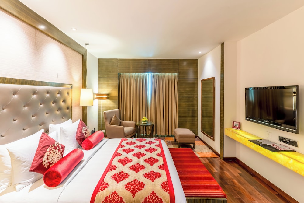 SUITE, KING BED