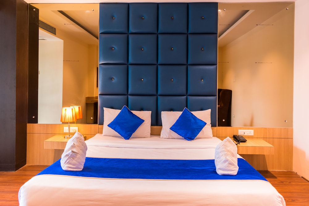 The Contour Hotel 2/17