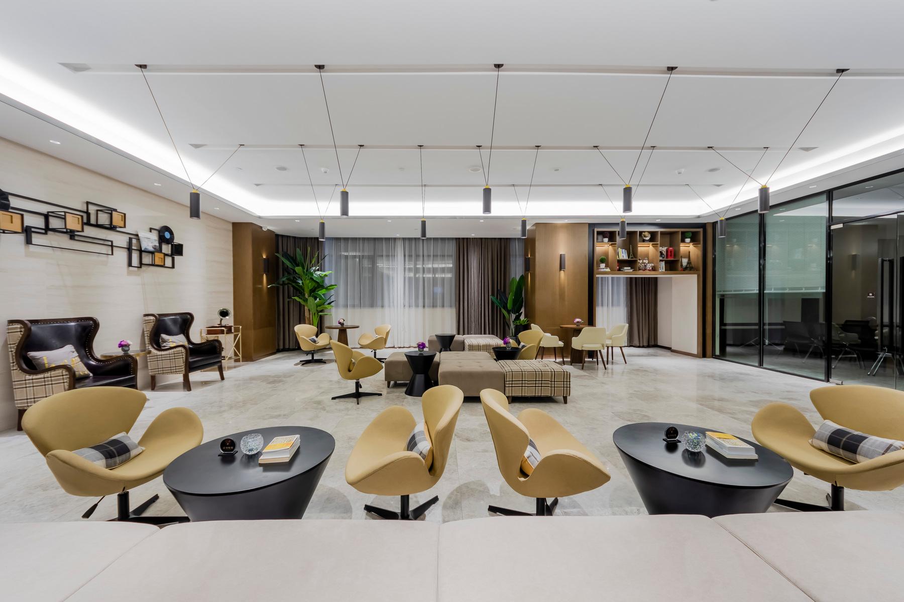 Home Inn Plus (Wuxi Zhongshan Road Shenglimen Metro Station) 44/57