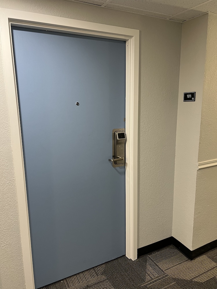 Motel6 Franklin, OH 35/60