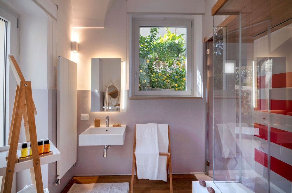 Dimora Storica Muratore Luxury Rooms 44/47