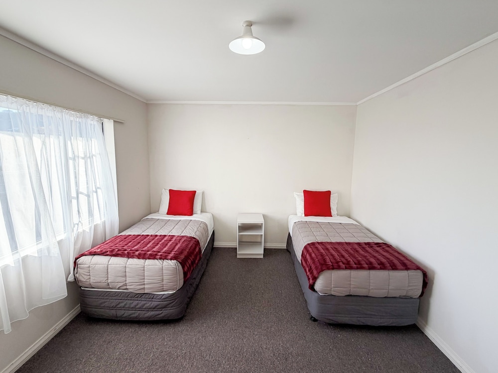 Settlers Motor Lodge 24/43