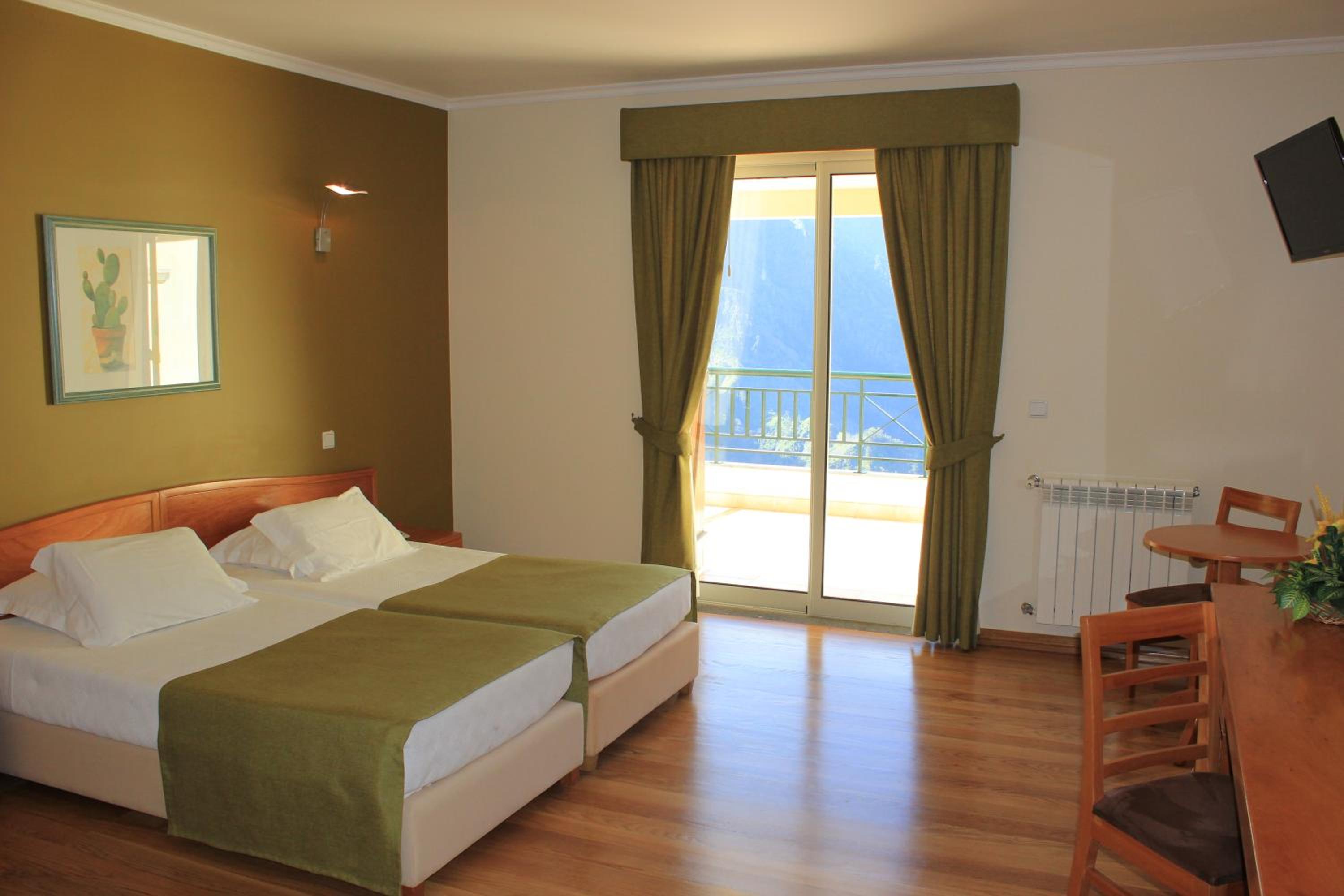 Superior, Queen Bed