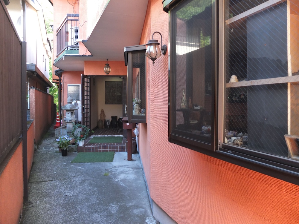 Turtle Inn Nikko 8/63