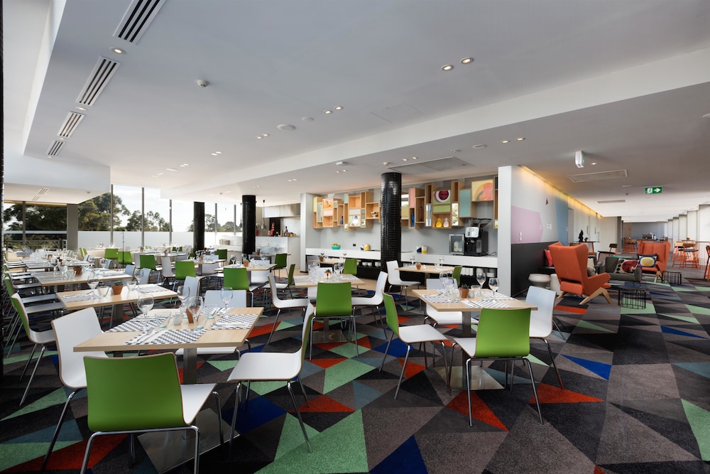 Atura Dandenong 40/60