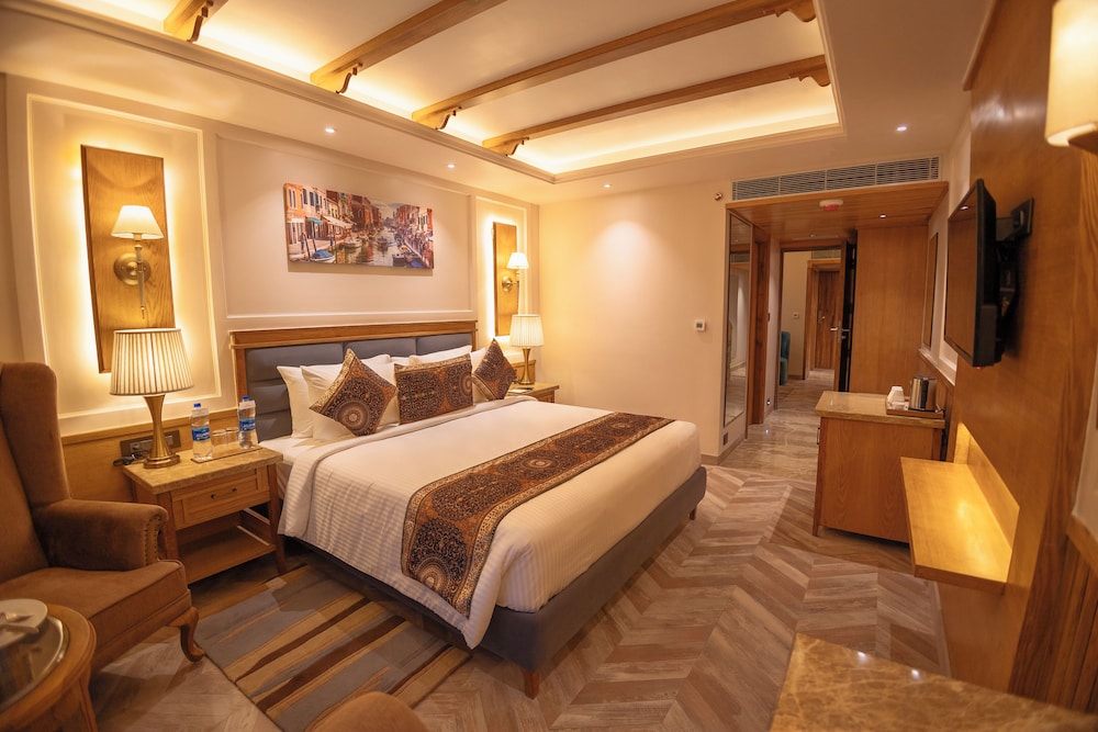 Family, King Bed, No Balcony, Sofa
