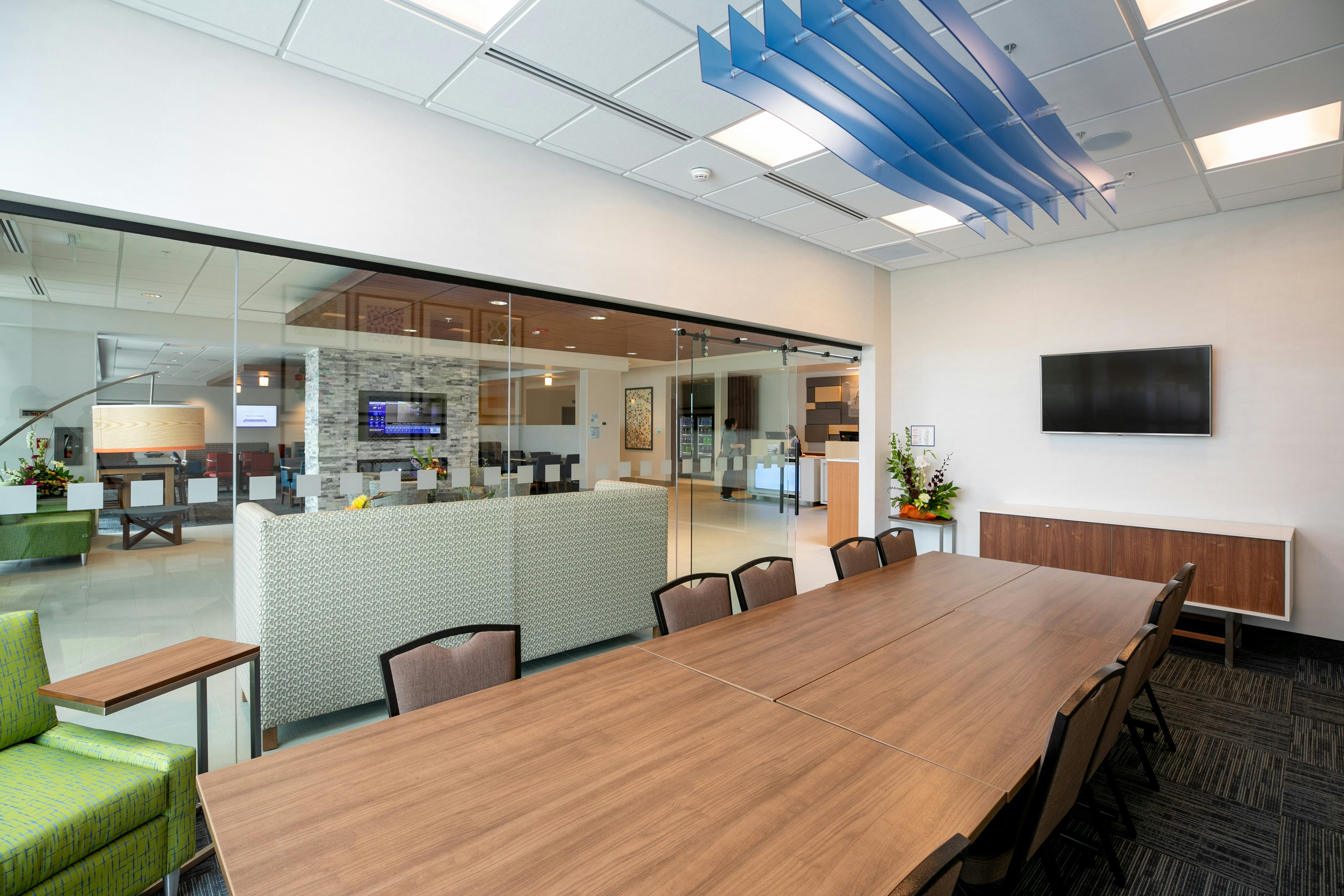 Holiday Inn Express Lethbridge Southeast 65/72