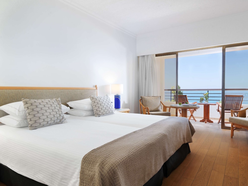 Coral Beach Hotel and Resort 35/95