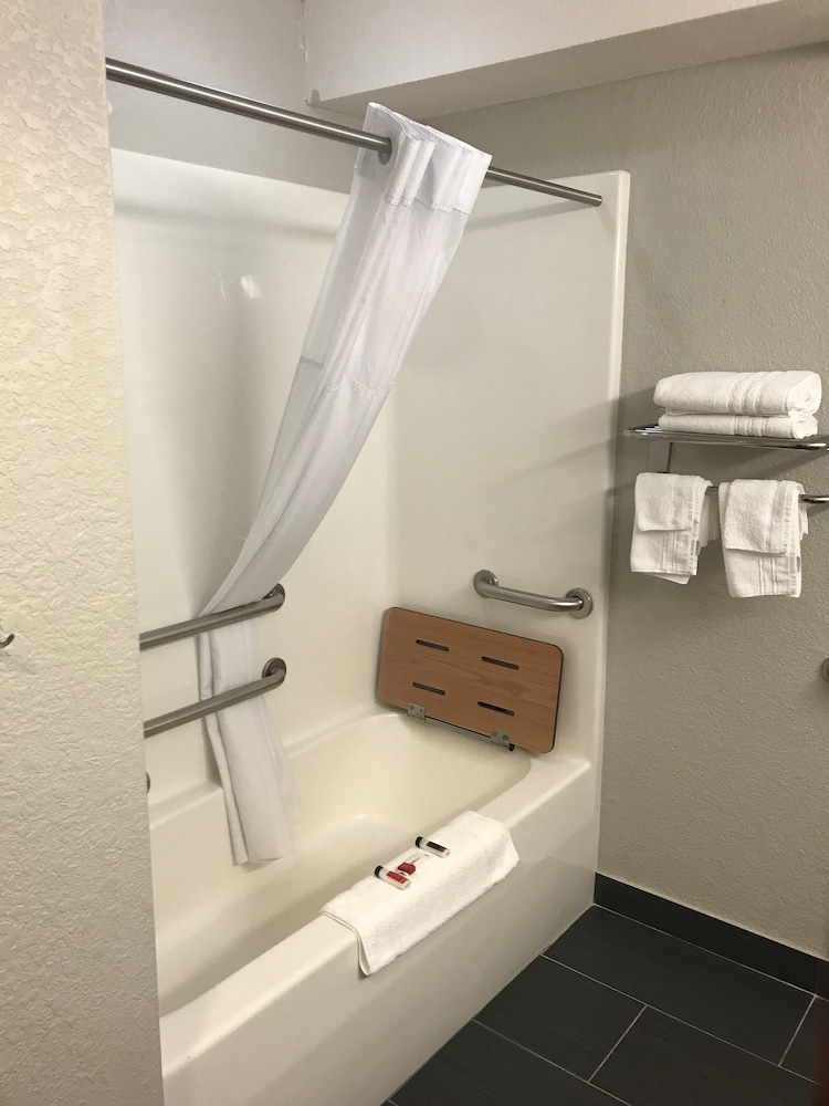 Microtel Inn & Suites by Wyndham Urbandale/Des Moines 44/47