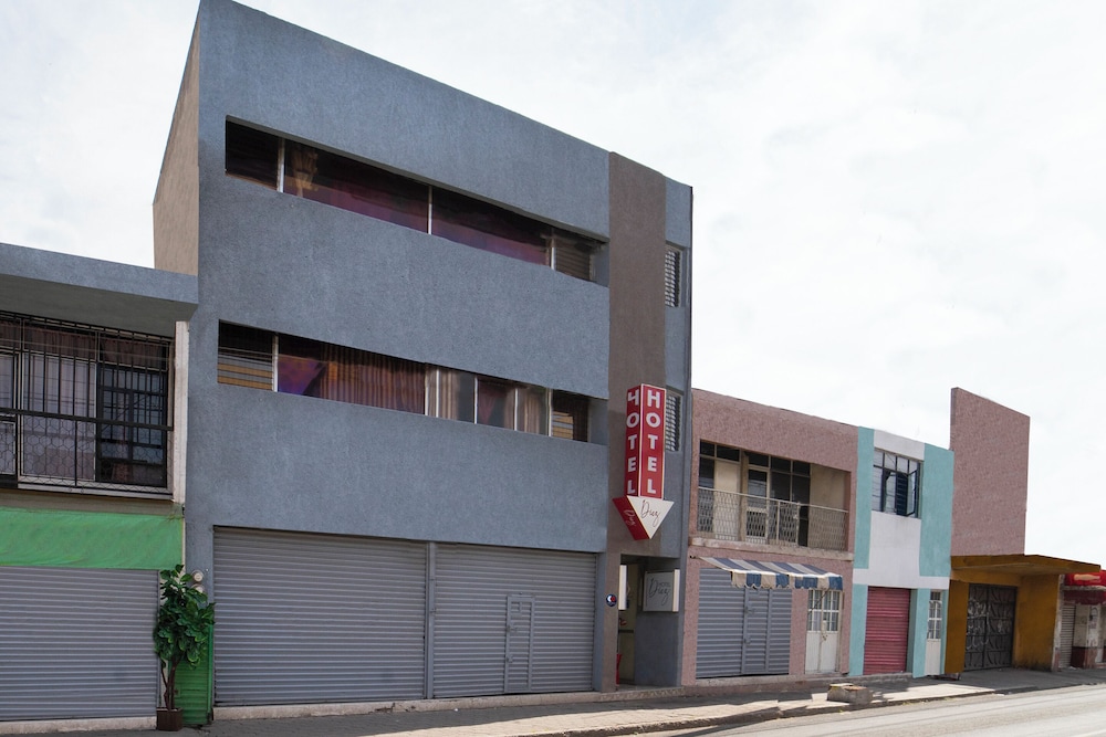 Capital O Hotel Diez in CELAYA