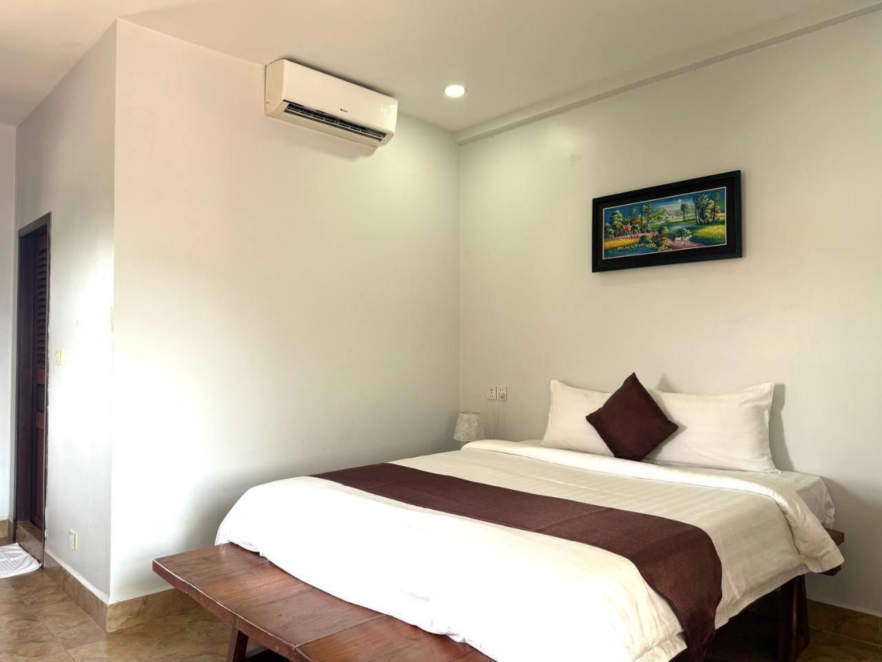 Two Moons Hotel 14/48