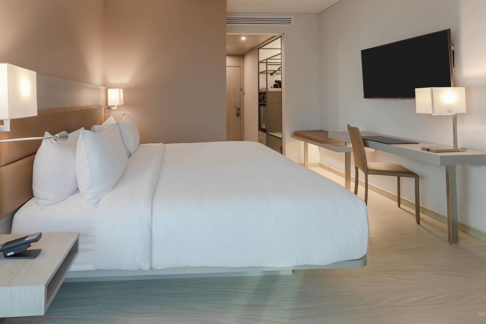 AC Hotel by Marriott Santa Marta 18/65