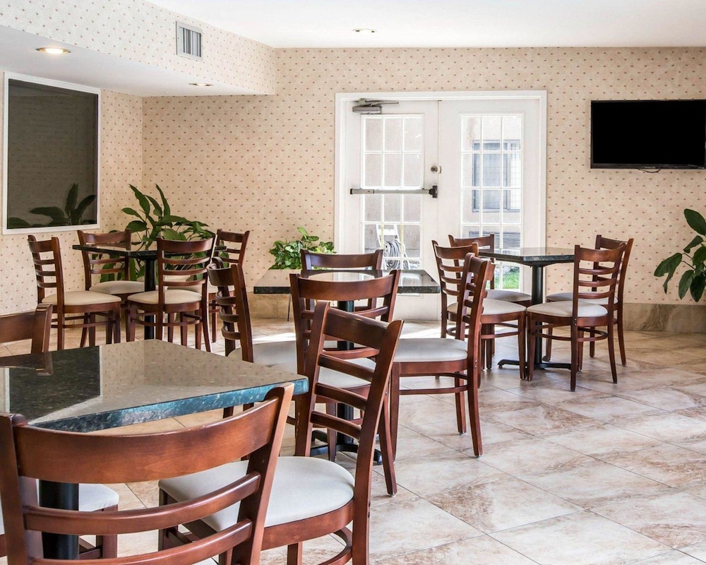 Comfort Inn And Suites Robins Afb 24/32