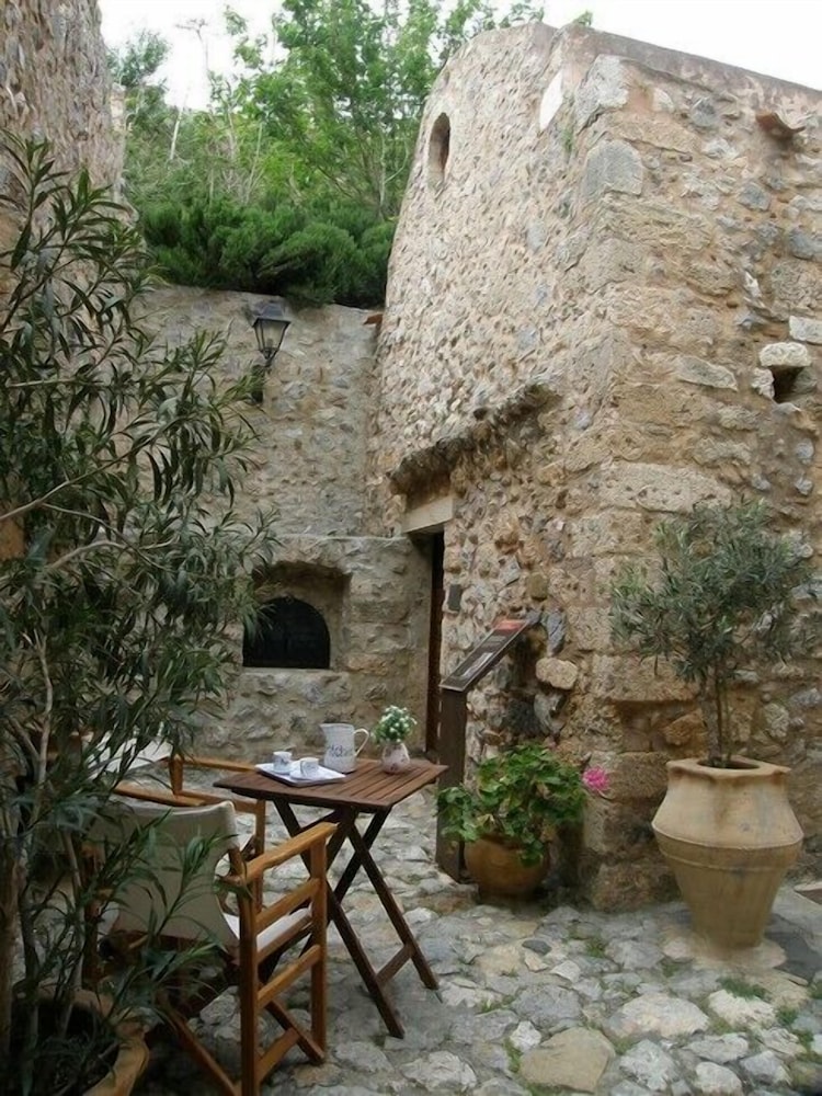 Dorovinis Monemvasia Castlehouses 38/45
