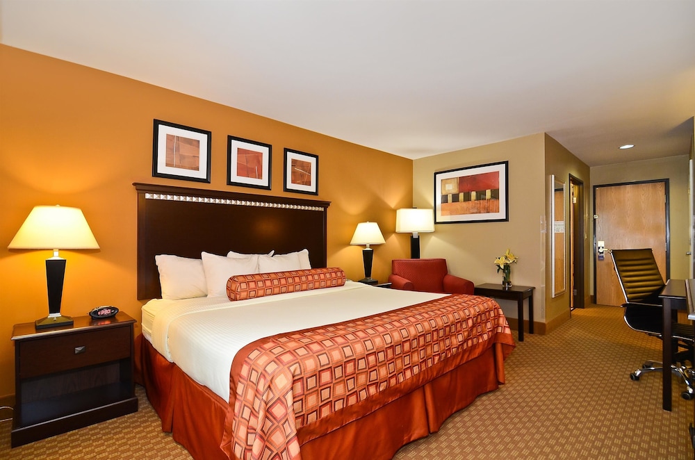 Spark by Hilton Oak Forest 7/48