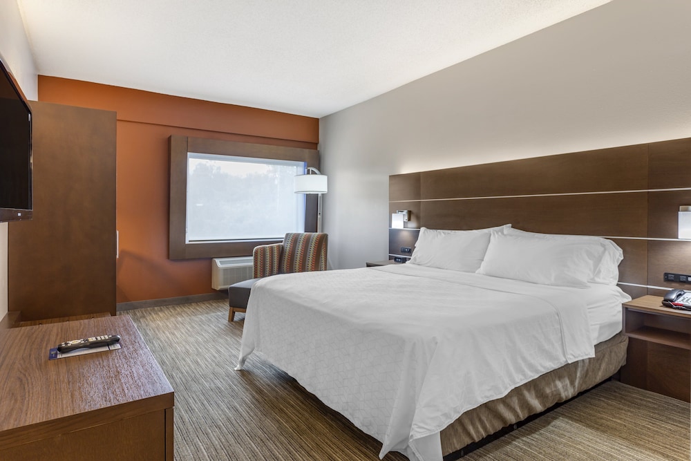 Holiday Inn Express Branson-Green Mountain Drive 25/72