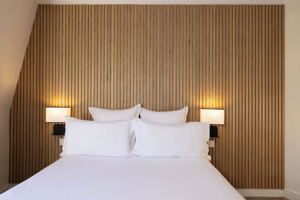 HOTEL KORNER MONTPARNASSE 18/50