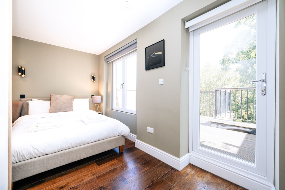 The Knaresborough by Aura Collection 14/50