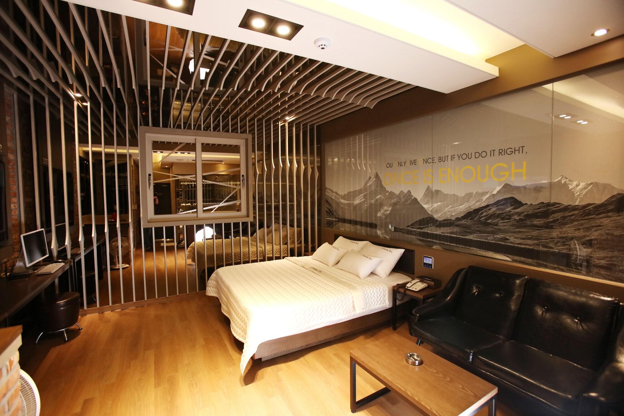 Hotel Yolo 4/53