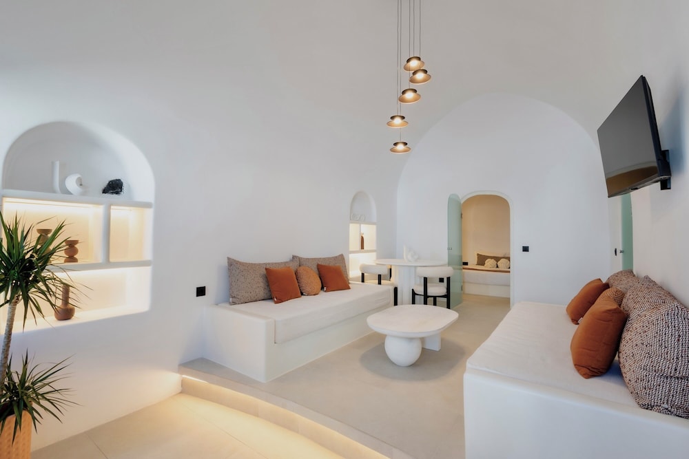 Luna Santorini Suites 33/50