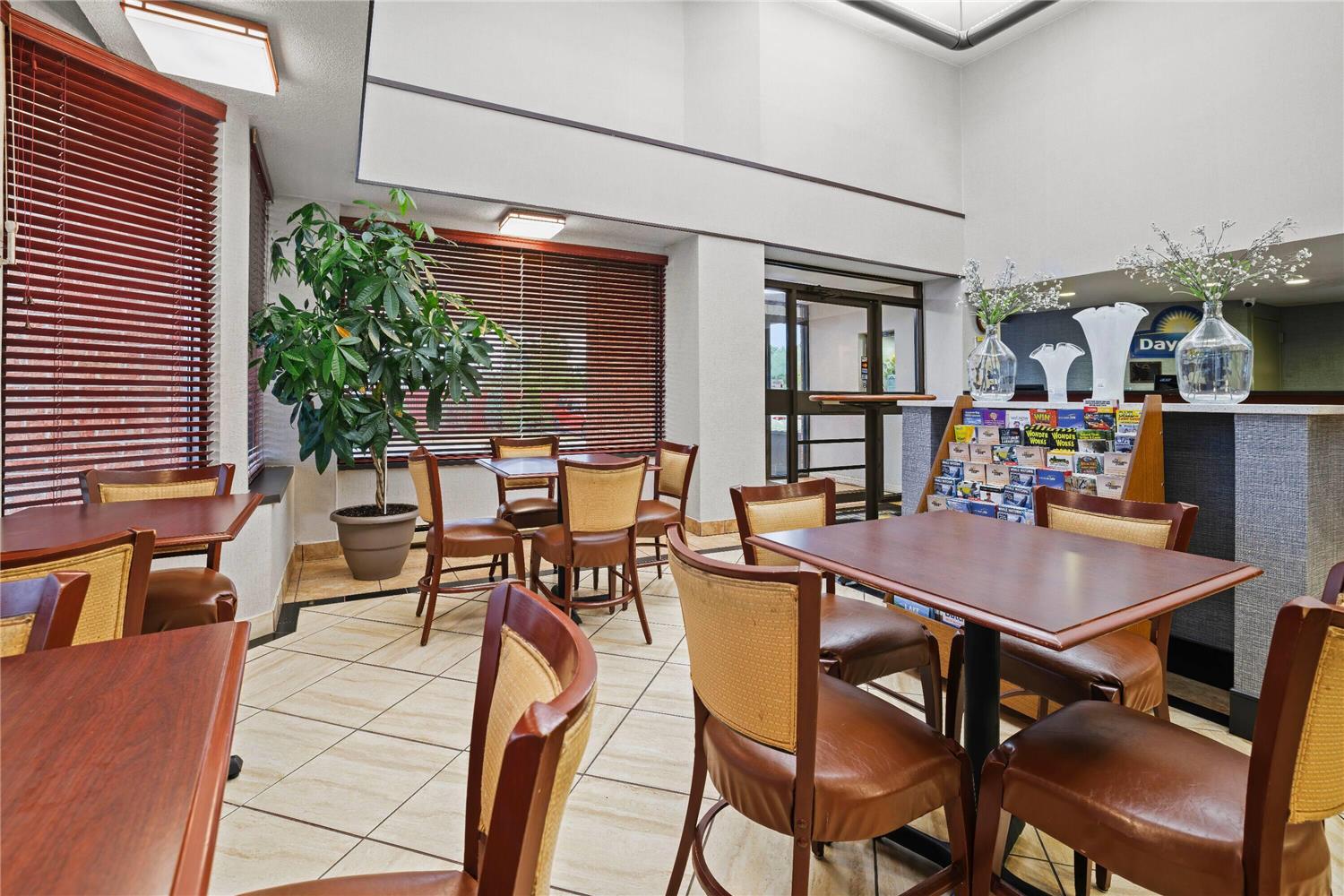 Days Inn By Wyndham Utica 21/34