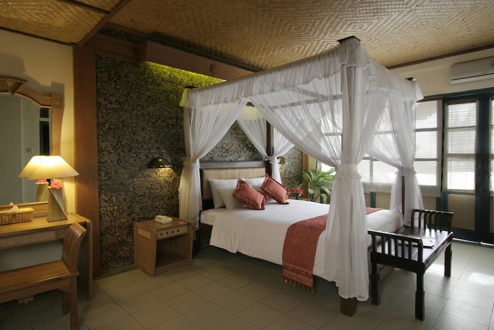 Nugraha Lovina Seaview Resort & Spa 12/69