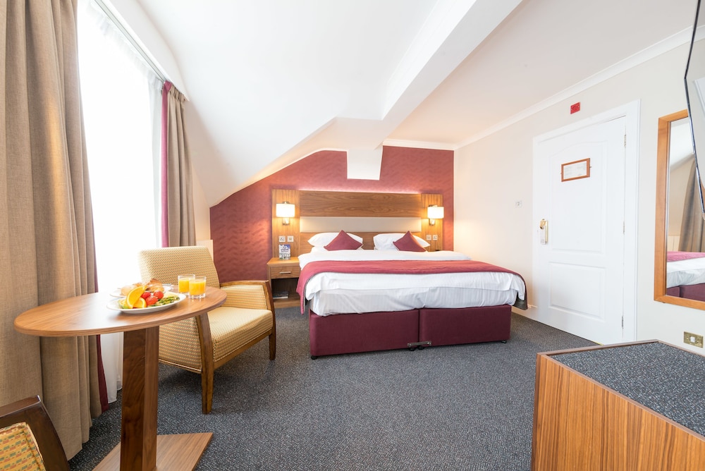 The Empress Hotel 24/64