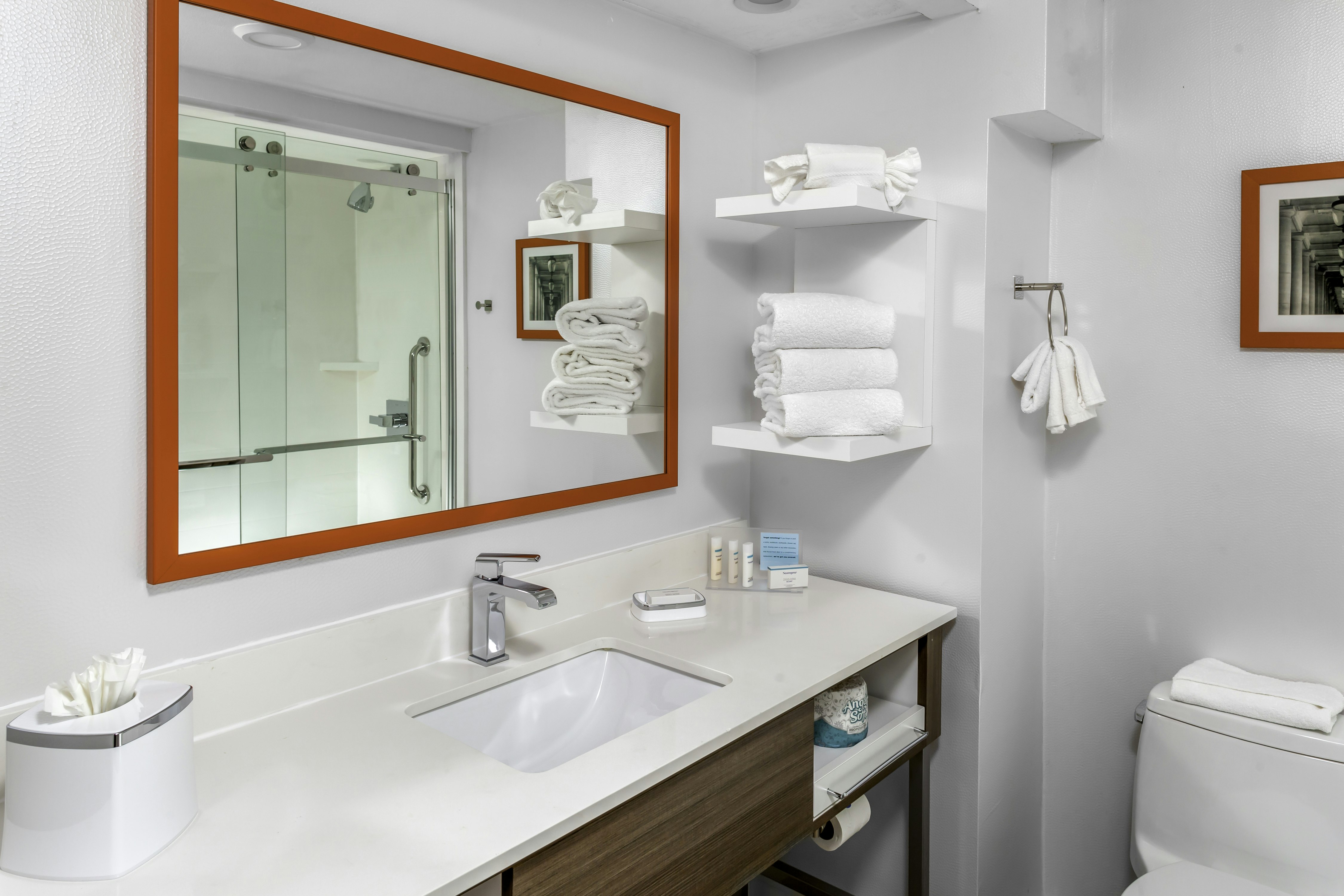 غرفة بسرير كينج مع أريكة، Hampton Inn Miami Dadeland 3/3