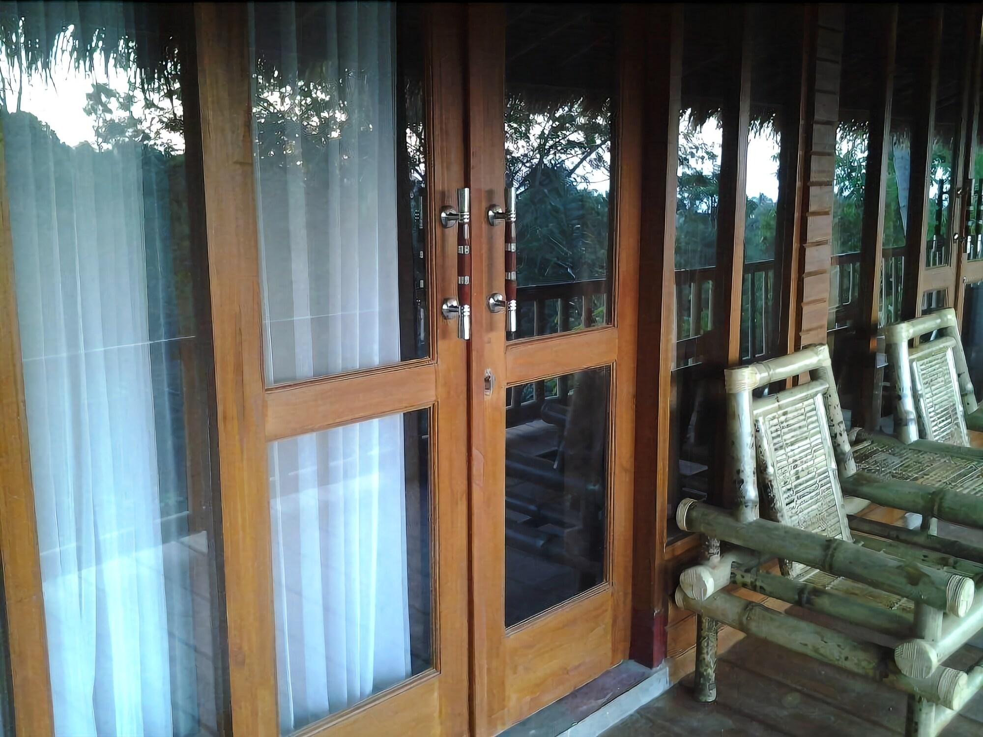 Mr.Din Rinjani Trails Hotel 8/13