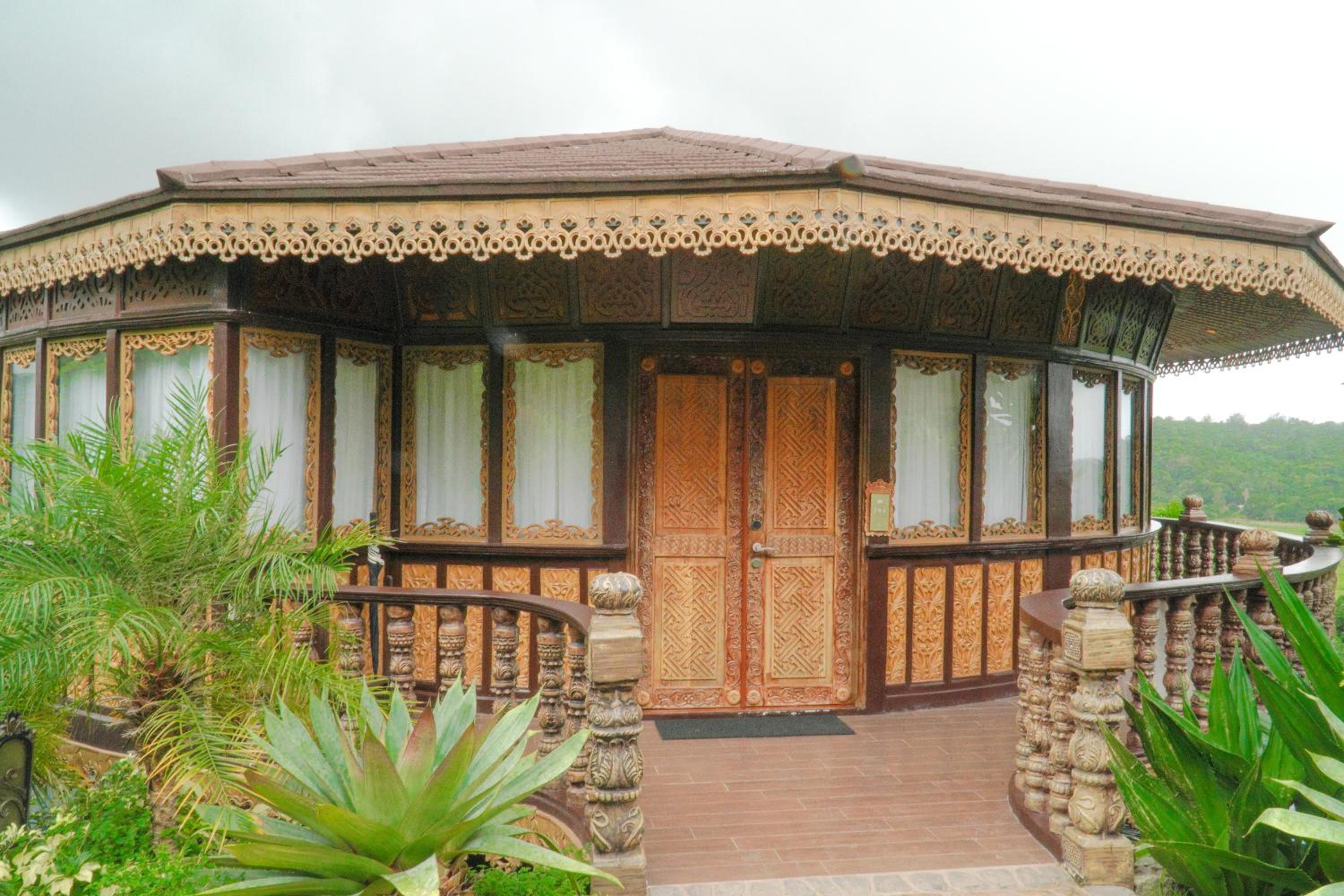 Rancho Bernardo Luxury Villas and Resort in BAGAC