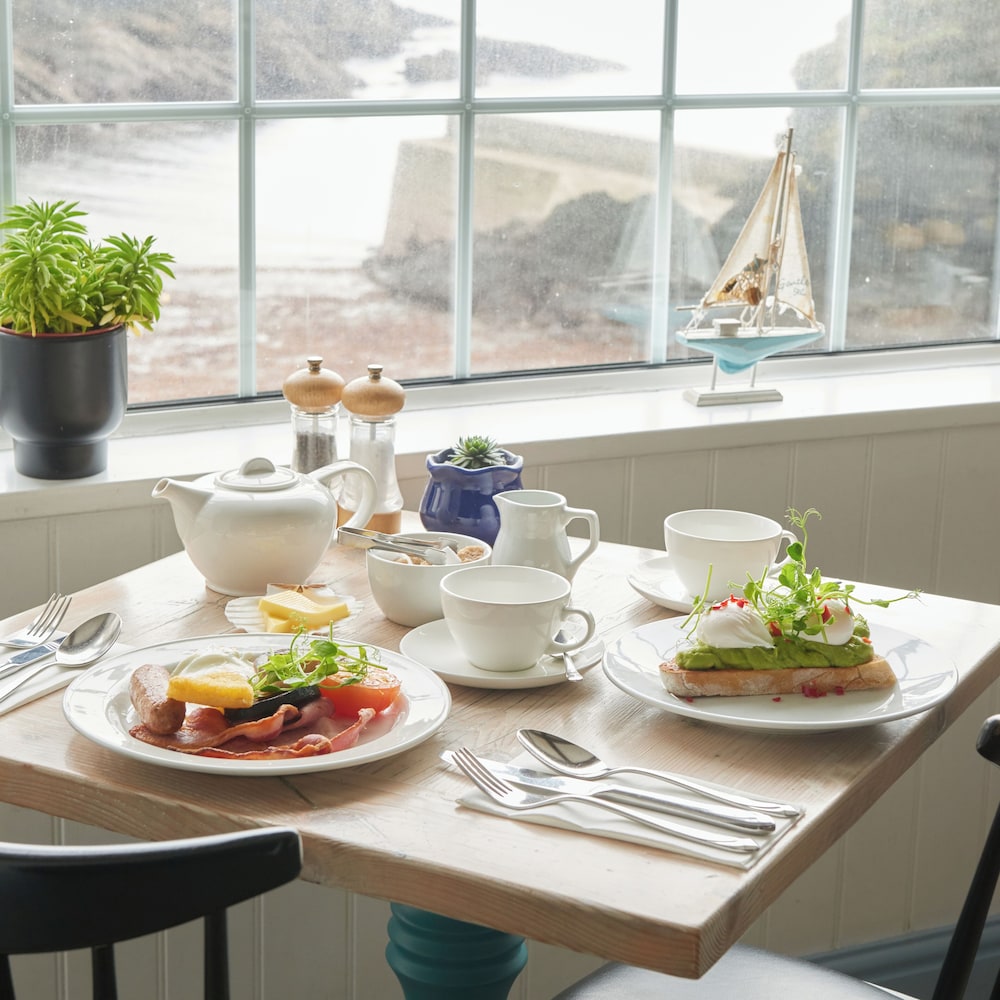 The Lugger Hotel 54/70