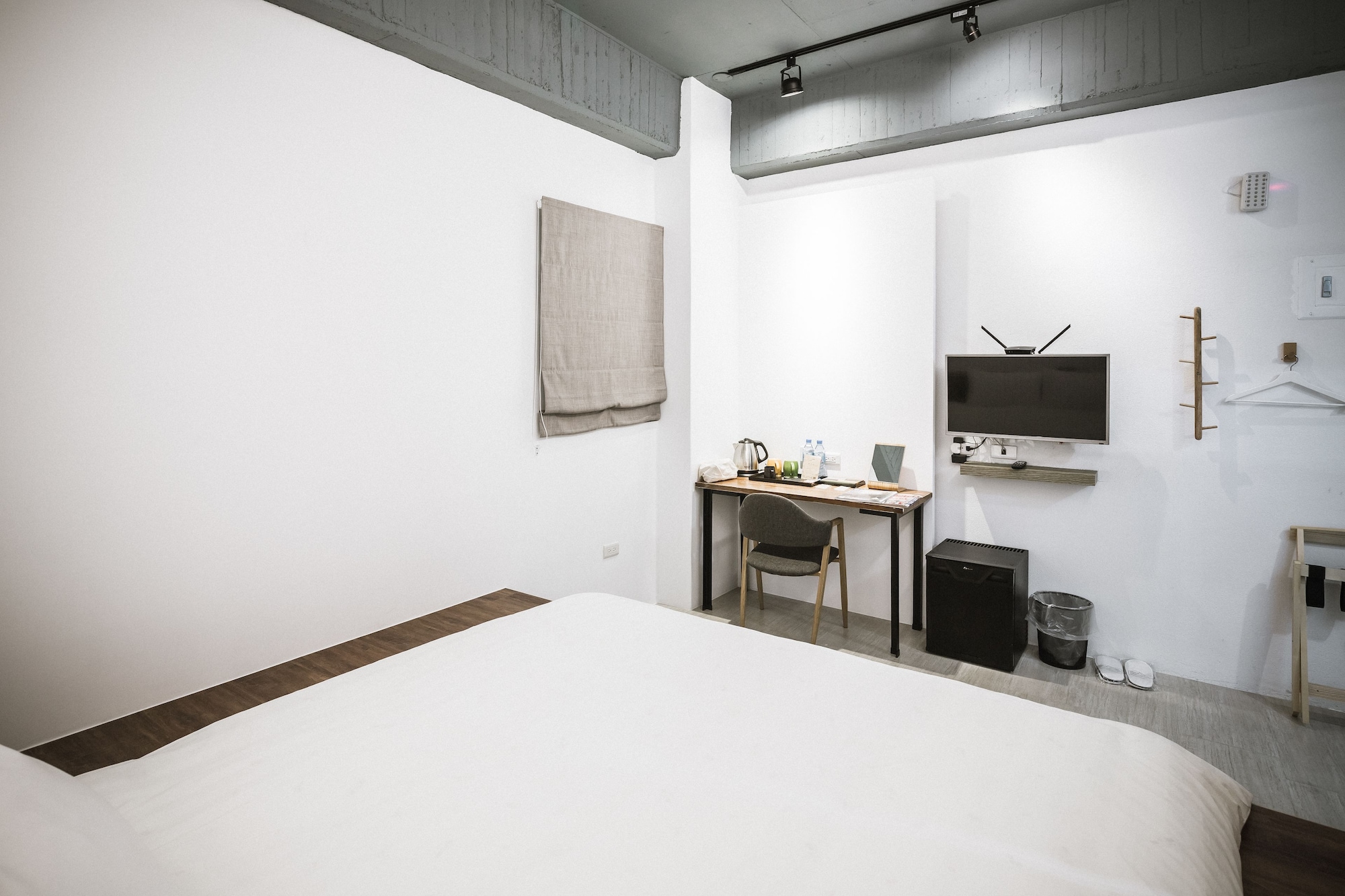 DOUBLE BED