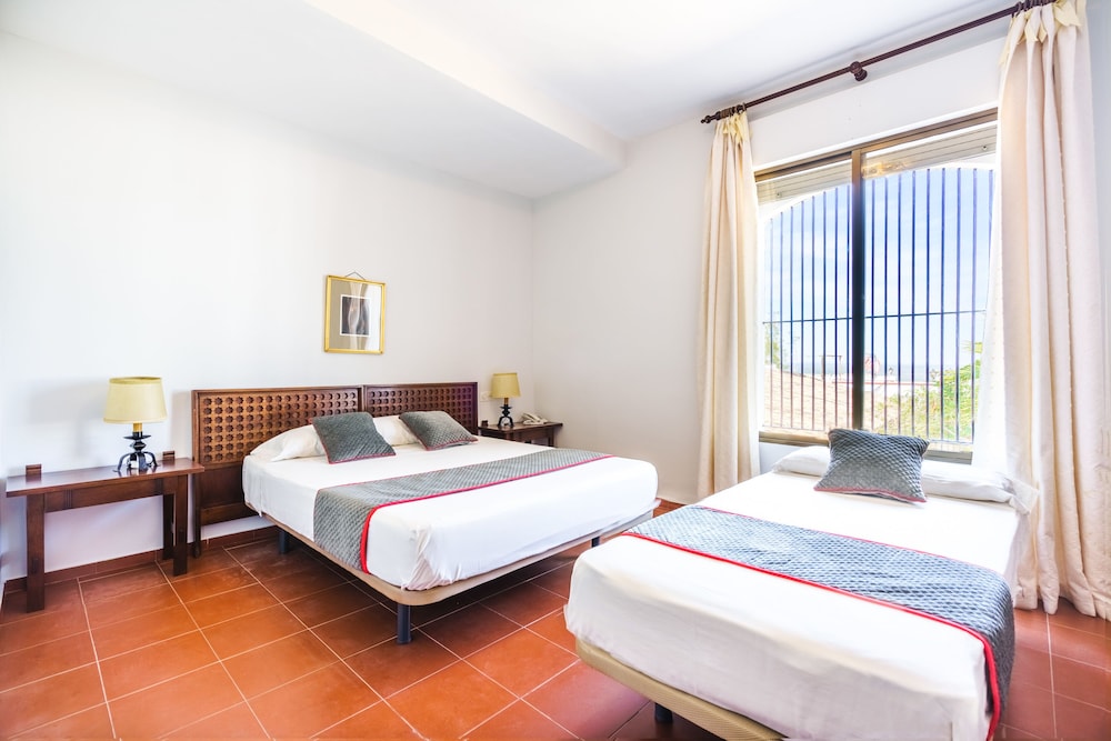 OYO HOTEL LAS CUMBRES 9/39