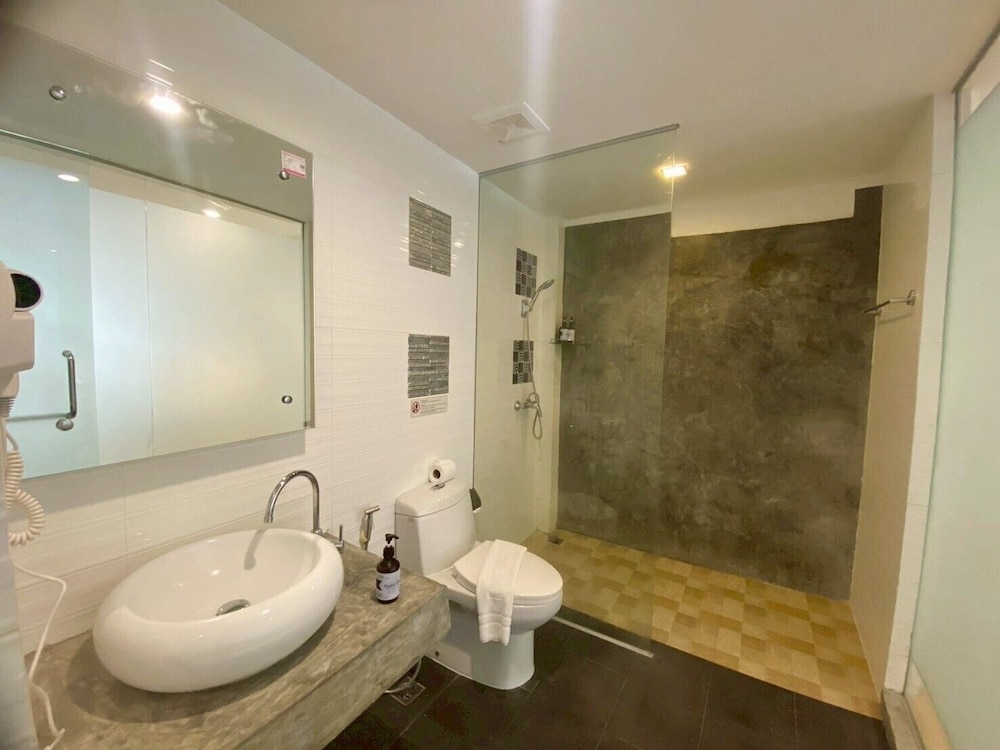 Armoni Patong Beach Hotel 76/78