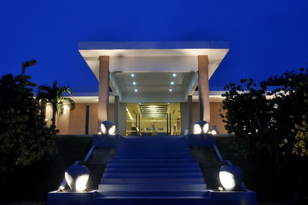 Pegasus Reef Hotel in COLOMBO