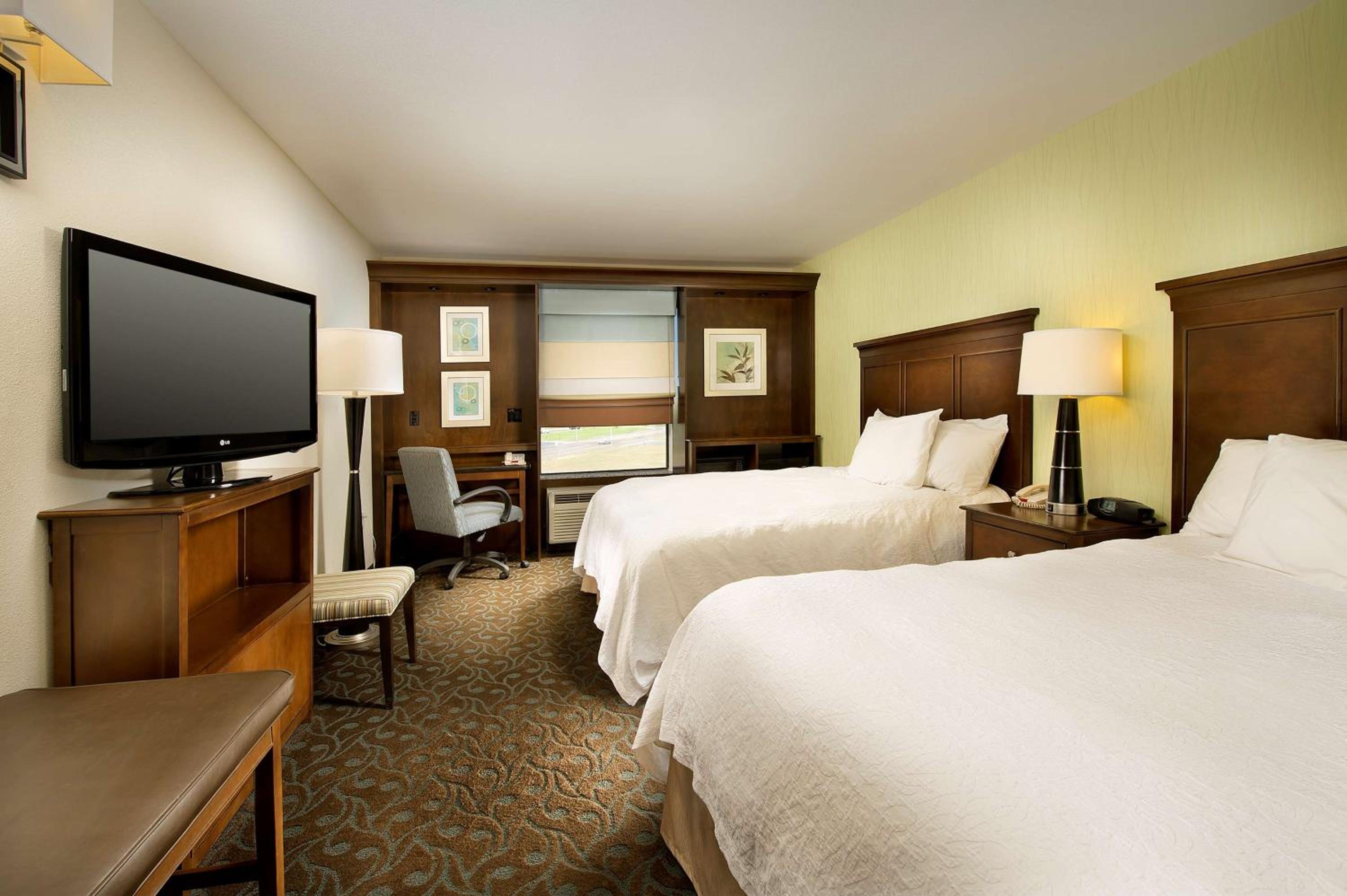 غرفة بسرير كينج وسريرين كوين لذوي الإعاقة، Hampton Inn Pampa 2/3