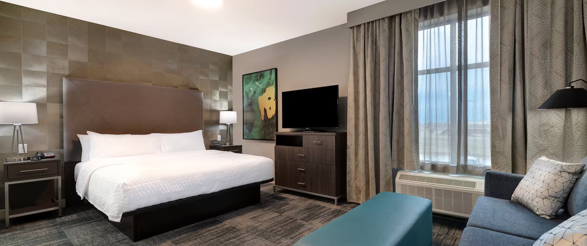 1 BEDROOM, SUITE, KING BED