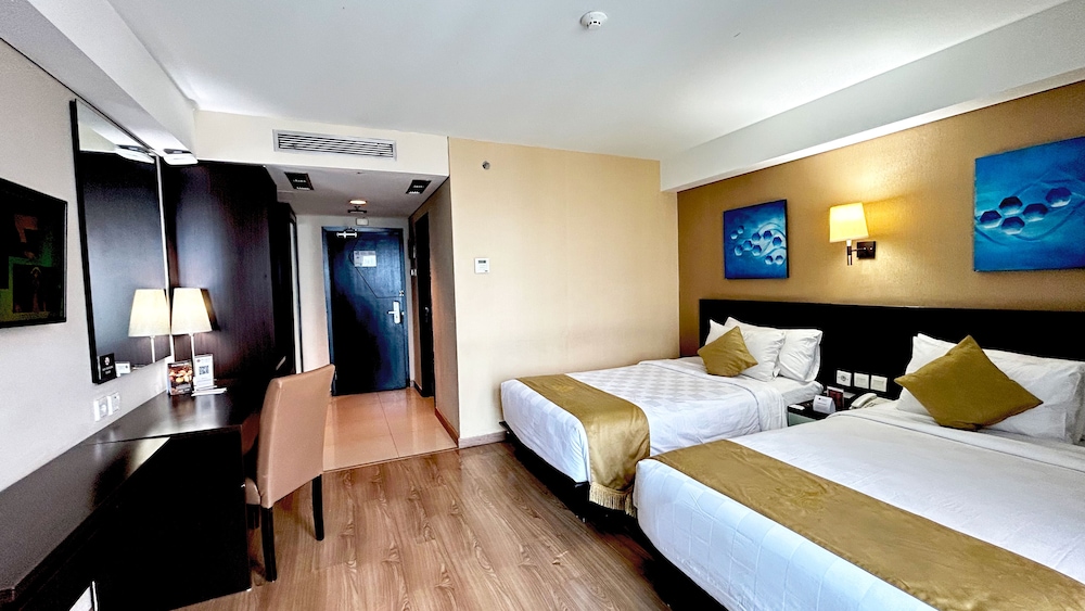 SUPERIOR, TWIN BEDS, SMOKING