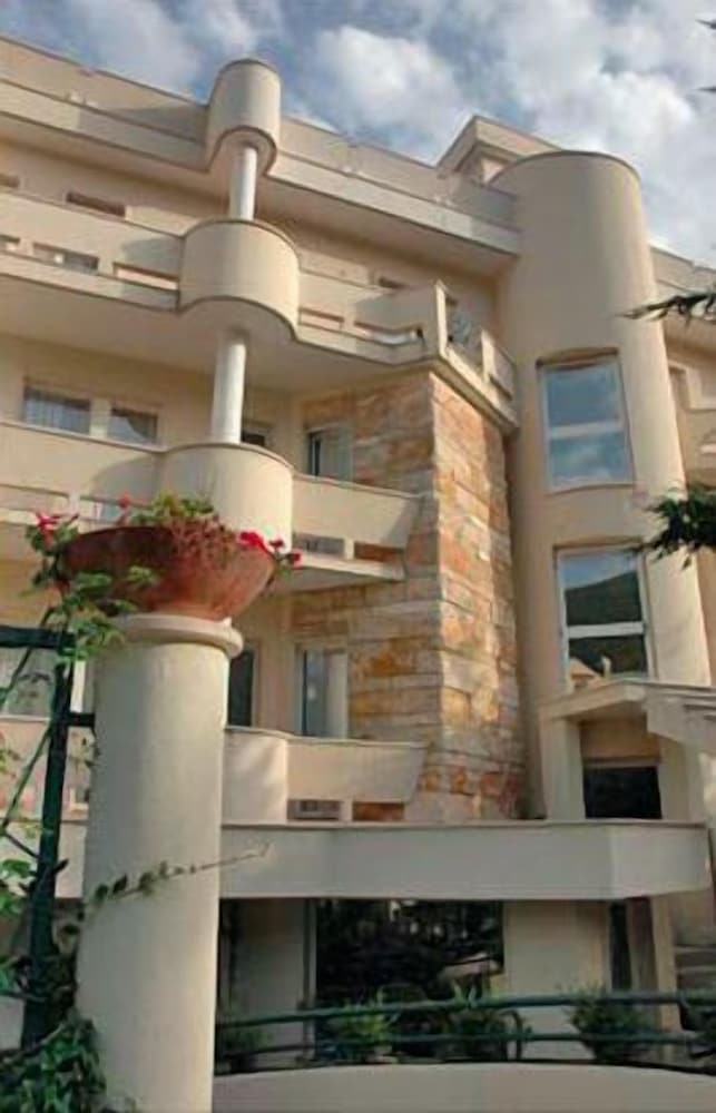 VILLA EDEN HOTEL 1/17