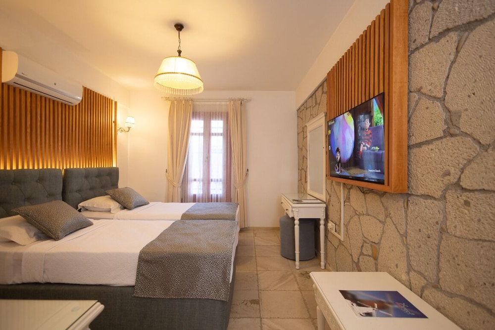 STANDARD, TWIN BEDS, CITY VIEW