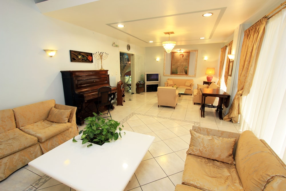 Triton Hotel 32/46